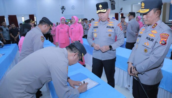 Komitmen Berantas Narkoba, Kapolda NTB Pimpin 11.164 Personel Teken Pakta Integritas