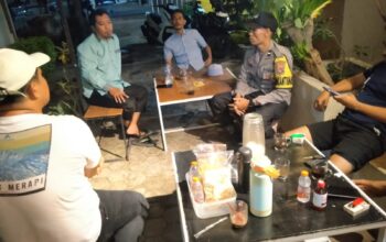 Bhabinkamtibmas Desa Kerumut Intensifkan Sambang Desa dan Silaturahmi dengan Tokoh Masyarakat