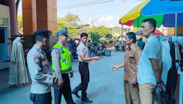 Patroli Dialogis Polsek Kopang di Pasar Jelojok, Wujudkan Situasi Kamtibmas yang Aman dan Kondusif