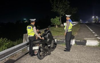 Cegah Kriminalitas Malam, Polres Lobar Gelar Patroli Blue Light