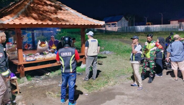 Malam Hari, Aparat Pantau Kondisi Pantai Bintaro