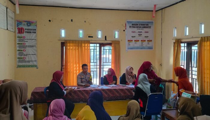 Bhabinkamtibmas Desa Lamuntet Dampingi Penyaluran Bantuan Pangan