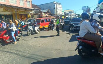 Cegah Kemacetan dan Aksi Kriminal, Sat Lantas Polres Sumbawa Rutinkan Giat Rawan Siang