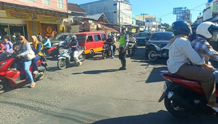 Cegah Kemacetan dan Aksi Kriminal, Sat Lantas Polres Sumbawa Rutinkan Giat Rawan Siang