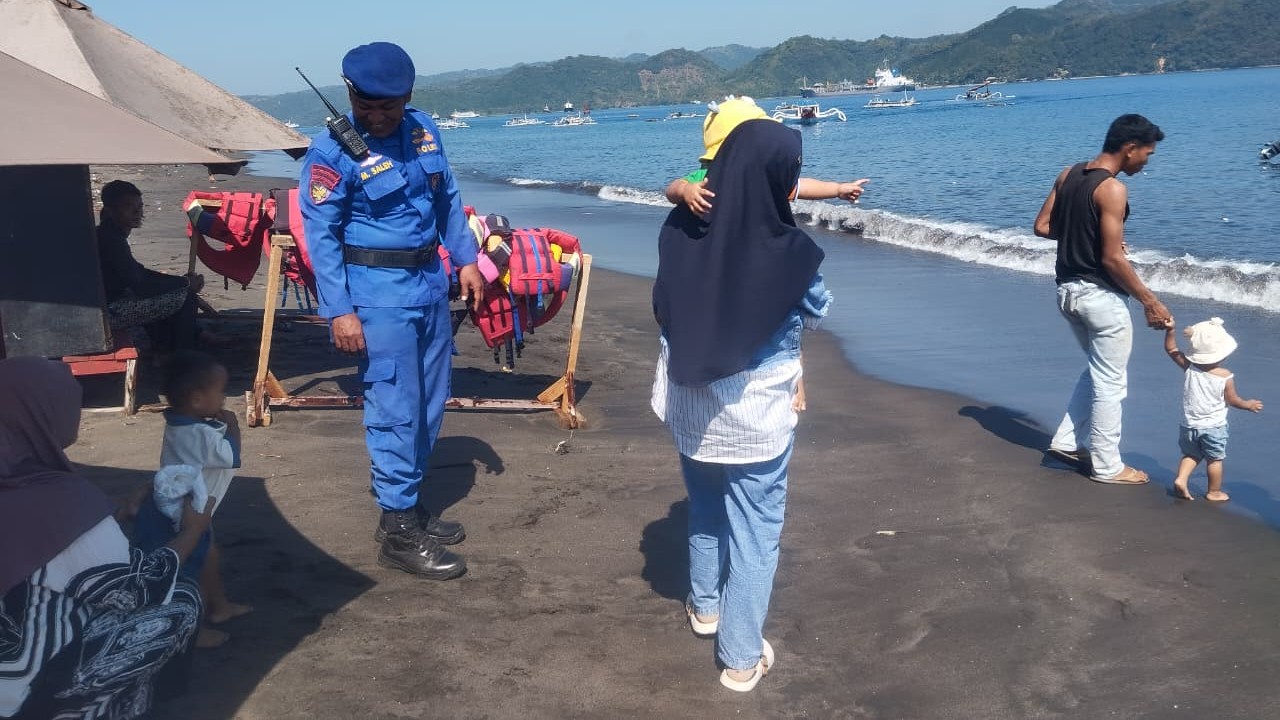 Cegah Kejahatan 3C, Satpolairud Polres Lombok Barat Sisir Pantai Cemara