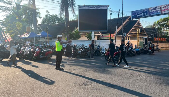 SATLANTAS POLRES DOMPU AMANKAN KEGIATAN CAR FREE DAY, WUJUDKAN KAMSELTIBCARLANTAS YANG AMAN DAN KONDUSIF