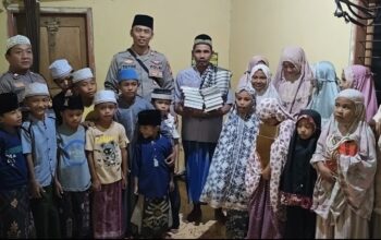 Sambut Hari Bhayangkara ke-80, Polsek Buer Salurkan Bantuan Al-Qur’an ke Rumah Mengaji