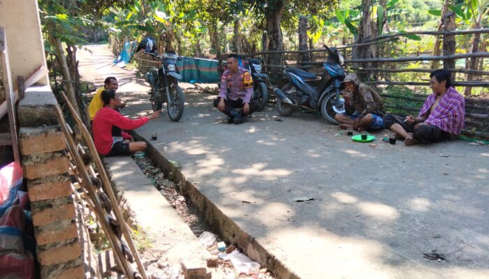 Bhabinkamtibmas Polres Bima Kota Sambangi Warga Matakando, Bahas Keamanan Lingkungan