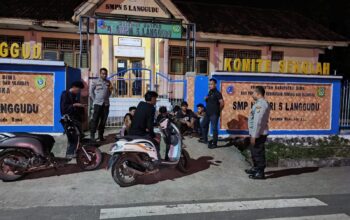 Polsek Langgudu Gelar Patroli Blue Light, Ajak Warga Jaga Keamanan Lingkungan