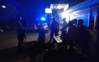 Jaga Kamtibmas Tetap Kondusif, Polsek Ambalawi Gelar Patroli Blue Light