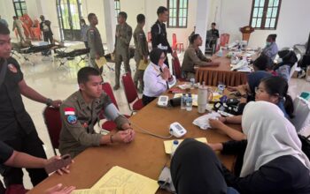 Meriahkan HUT Bhayangkara ke-80, Personel Damai Cartenz Partisipasi Dalam Giat Donor Darah di Polres Nabire