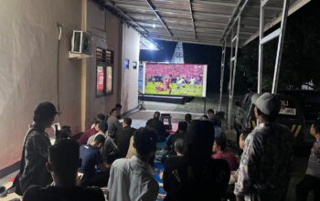 Polsek Kediri Respons Antusiasme Warga Lewat Nobar World Cup 2026