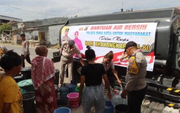 Polres Bima Kota Hadir untuk Masyarakat, Distribusikan Bantuan Air Bersih