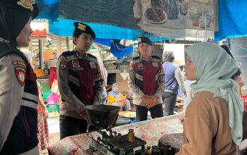 Patroli Kota Presisi Sambangi Pasar Mandalika Bertais, Polda NTB Perkuat Pencegahan Gangguan Kamtibmas