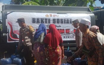 Krisis Air Kemarau, Polres Lombok Barat Salurkan Bantuan