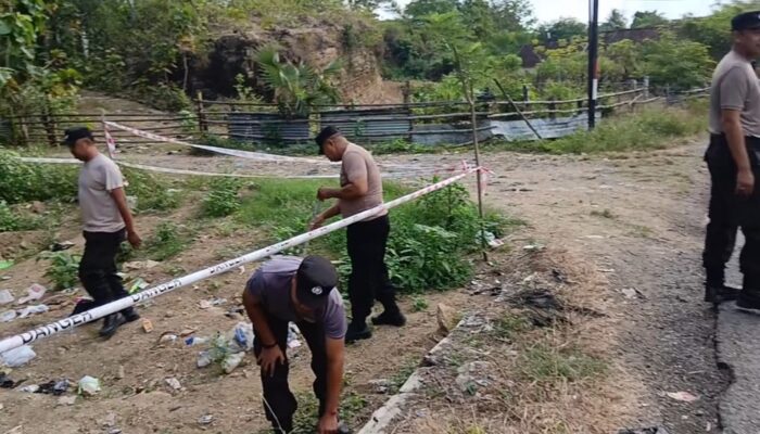 Wujudkan Lingkungan Bersih dan Asri, Polsek Moyo Hulu Gelar Bakti Sosial di Jembatan Desa Marga Karya