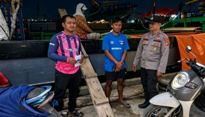 Patroli Rutin Polsek Kawasan Pelabuhan Laut Bima, Imbau Buruh dan ABK Jaga Keamanan serta Kebersihan Pelabuhan
