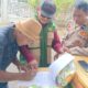 Polsek Gerung Kawal Penyaluran Bantuan Benih Jagung di Desa Beleka