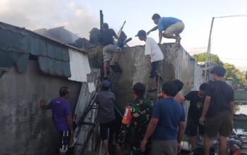 Semangat Kebersamaan Padamkan Kebakaran Rumah Warga Kelurahan Banjar