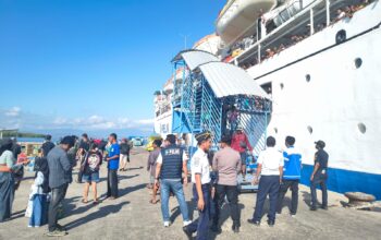 Polsek Kawasan Pelabuhan Laut Bima Pastikan Aktivitas KM Lawit Berlangsung Aman dan Kondusif