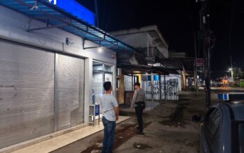 Patroli Sambang Objek Vital, Polsek Pringgarata Perkuat Pengamanan Bank BRI