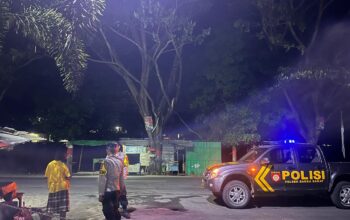 Personel Polsek Sakra Barat Lakukan Patroli Antisipasi Tindak Kriminal