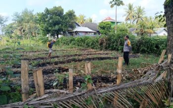 Personel Polsek Sakra Lakukan Silaturahmi dan Himbau Warga Dukung Program Ketahanan Pangan 
