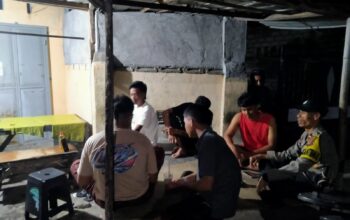 Bhabinkamtibmas Desa Kerumut Perkuat Kemitraan Melalui Sambang Desa dan Ronda Bersama Warga