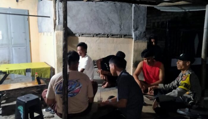 Bhabinkamtibmas Desa Kerumut Perkuat Kemitraan Melalui Sambang Desa dan Ronda Bersama Warga