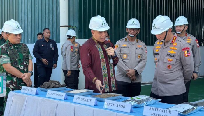 80 Ton Pupuk Batu Bara Disalurkan ke Petani Riau, Kapolri: Wujud Polri Hadir untuk Masyarakat