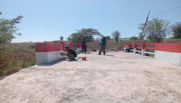 Gotong Royong TNI dan Warga Tuntaskan Jembatan Aramco 100 Persen