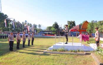 Sebanyak 52 Personel Polres Lombok Utara Resmi Naik Pangkat, Kapolres Pimpin Upacara Tradisi Siraman Kembang