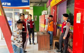 Patroli KRYD, Satsamapta Polres Bima Kabupaten Bantu Pemotor Yang Mengalami Kendala Mesin