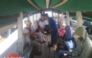 Sat Polairud Polres Bima Kota Sambangi Buruh dan ABK Kapal di Pelabuhan Sape, Tekankan Pentingnya Keselamatan Berlayar