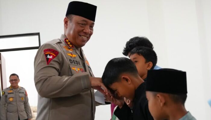 Revitalisasi Masjid Panggilan Sujud, Wakapolri Berbagi Kebahagiaan Bersama Anak-Anak Yatim