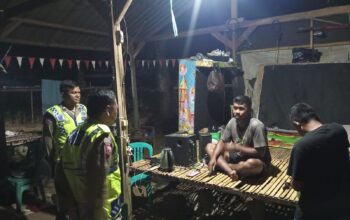 Patroli Dialogis Polsubsektor Brang Ene Perkuat Harkamtibmas, Warga Diajak Waspada TPPO dan Hoaks