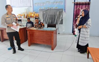 Polmas Polres Bima Kota Sambangi Komunitas Gojek, Sampaikan Pesan Kamtibmas dan Sosialisasikan Call Center Polri 110
