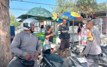 Sambang dan Silaturahmi Bhabinkamtibmas Karijawa Perkuat Kemitraan Polri dengan Masyarakat