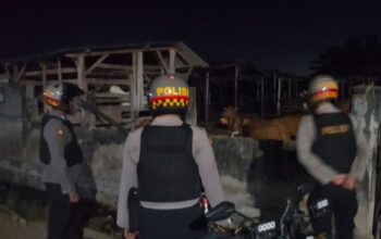 Cegah Aksi 3C, Sat Samapta Polres Lombok Barat Intensifkan Patroli Malam di Desa Jembatan Kembar