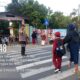 Wujud Pelayanan Presisi, Polsek Sekongkang Intensifkan Rawan Pagi di Depan Sekolah