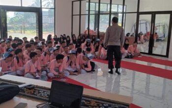 Masa Orientasi, Polres Lombok Barat Edukasi Siswa SMKN 2 Lembar Bahaya Perundungan dan Narkoba