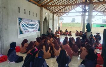 CEGAH KENAKALAN REMAJA SEJAK DINI, BHABINKAMTIBMAS POLSEK MANGGELEWA BERIKAN PENYULUHAN KEPADA SANTRI BARU PONPES NW MAJDIYAH