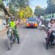 Bhabinkamtibmas Polres Bima Kota Amankan dan Kawal Penutupan MPLS SD melalui Pawai Budaya