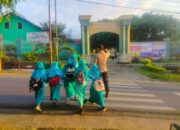 Personel Piket Jaga Polsek Suela Lakukan Pengaturan Lalu Lintas di Depan Sekolah
