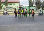 Bhabinkamtibmas Pringgabaya Gelar Strong Point Pagi, Bantu Pelajar Menyeberang dan Imbau Tertib Berlalu Lintas