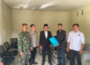 Bhabinkamtibmas Kawal Pendaftaran Bakal Calon Kades Lamunga, Situasi Aman dan Kondusif