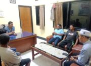 Kapolsek Brang Rea dan Anggota Berikan Pertolongan Kepada Korban Laka Lantas