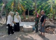 Jaga Kebersihan, Babinsa Dampingi Pembuatan Bak Sampah