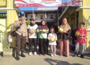 Bhabinkamtibmas Desa Teros Kawal dan Amankan Jalan Sehat Semarak HUT ke-81 Kemerdekaan RI