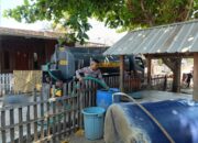 Atasi Dampak Kekeringan, Sat Samapta Polres Sumbawa Bersama BPBD Salurkan Air Bersih untuk Warga Moyo Utara